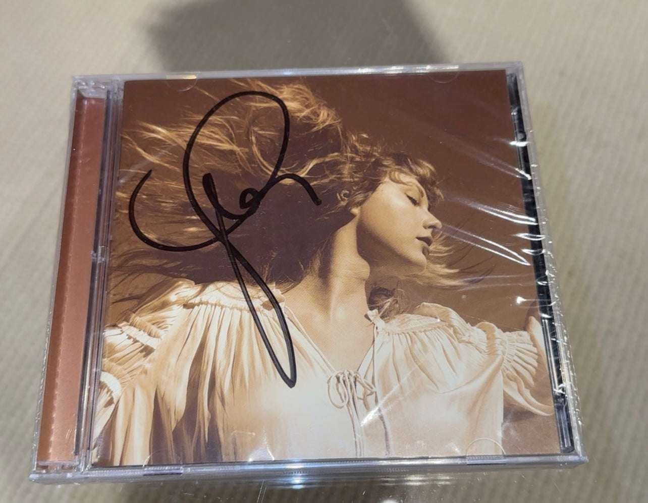 Taylor Swift Signed Fearless CD – Gold Edition