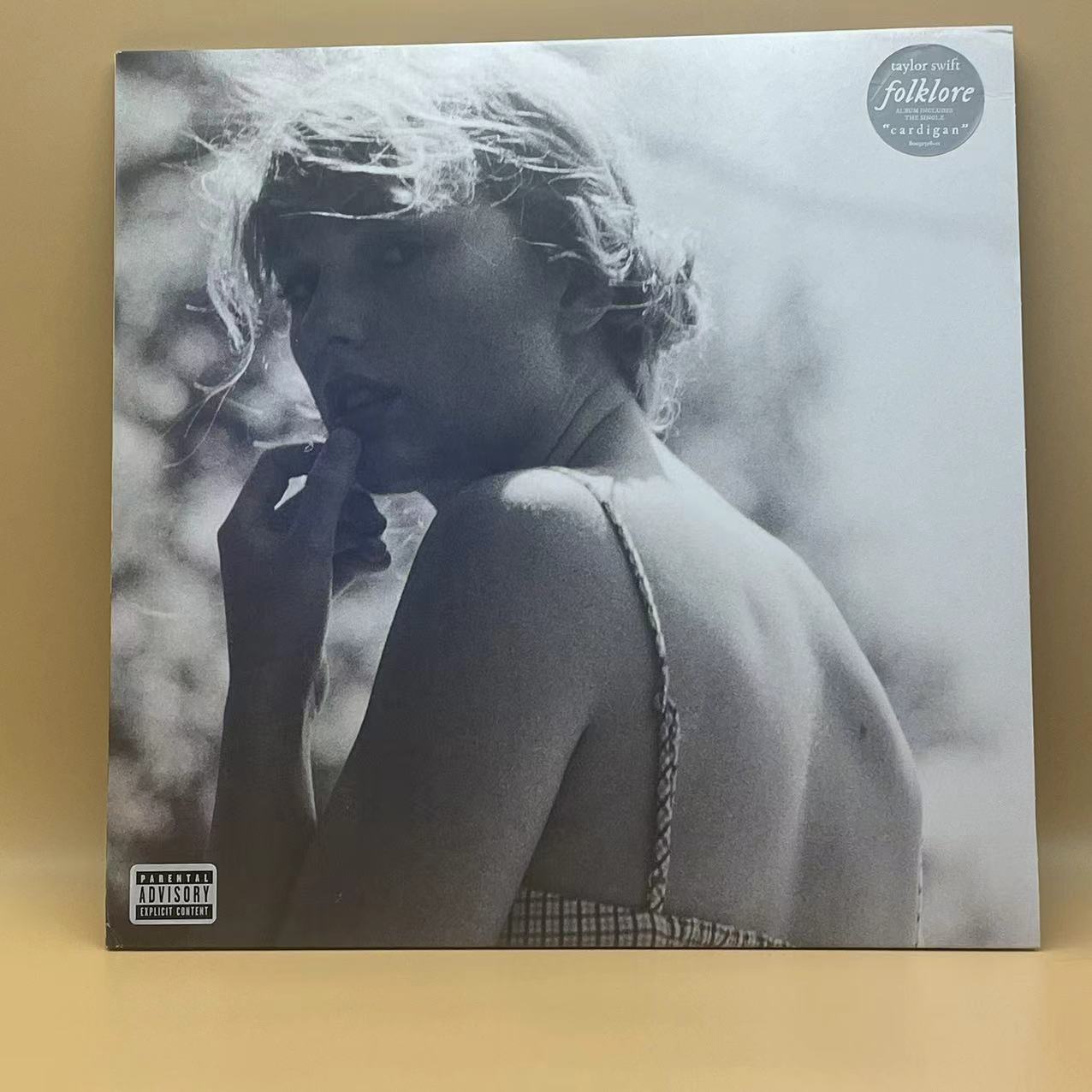 [SNAPSHOT] Taylor Swift - folklore European Version Deluxe Edition, Limited Edition Grey "Meet Me Behind The Mall" Vinyl, Unsealed, Near Mint Condition with 6 Free Record Mitts