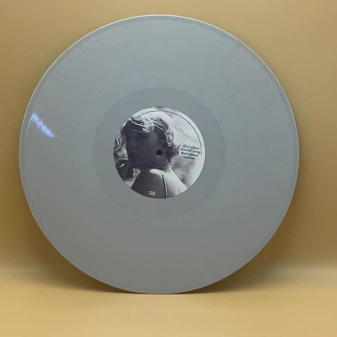 [SNAPSHOT] Taylor Swift - folklore European Version Deluxe Edition, Limited Edition Grey "Meet Me Behind The Mall" Vinyl, Unsealed, Near Mint Condition with 6 Free Record Mitts