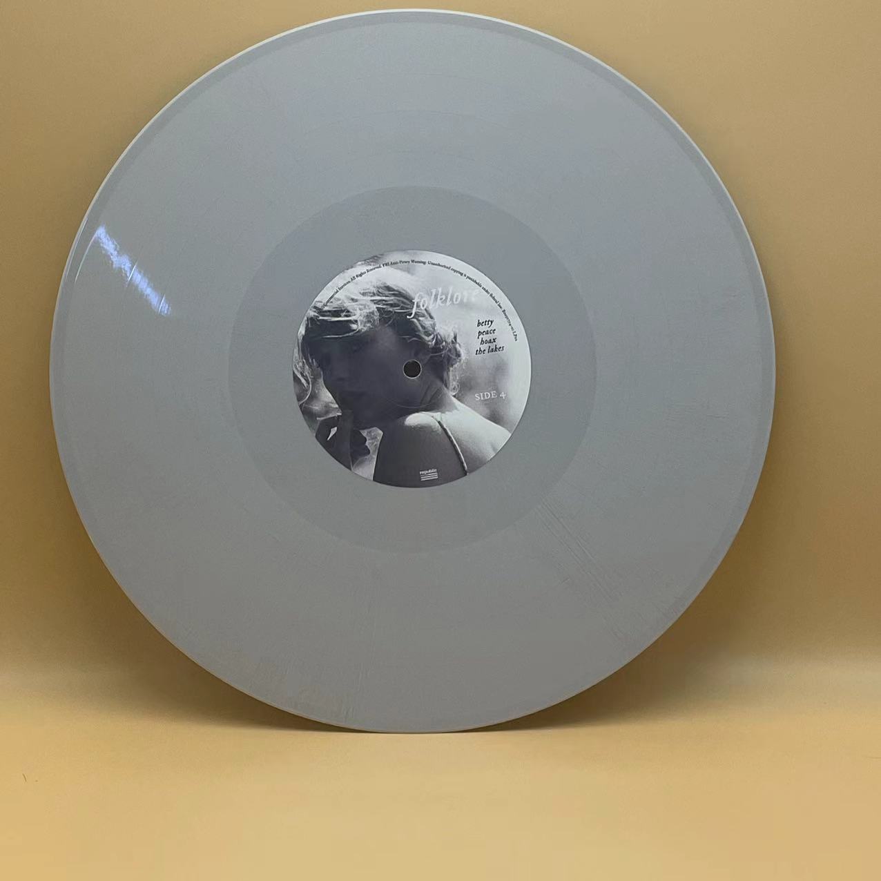 [SNAPSHOT] Taylor Swift - folklore European Version Deluxe Edition, Limited Edition Grey "Meet Me Behind The Mall" Vinyl, Unsealed, Near Mint Condition with 6 Free Record Mitts