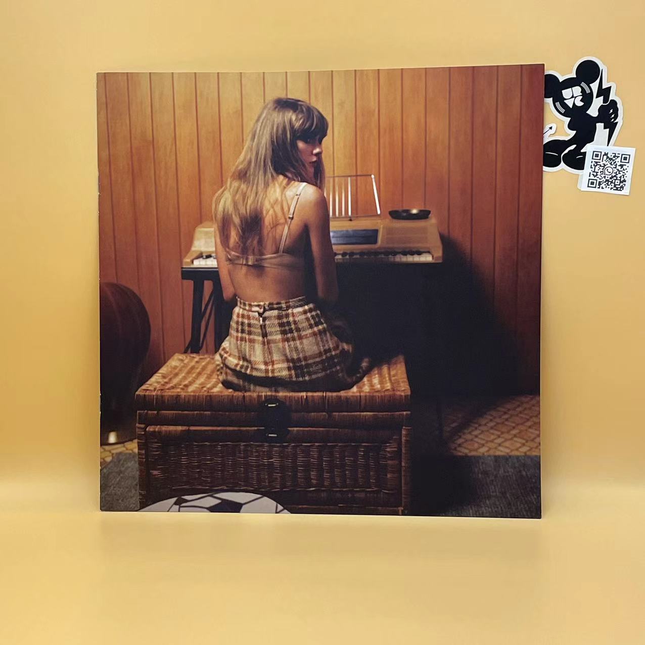 [SEE IT, GET IT] Taylor Swift – Midnights (Blue Moon Signed Vinyl) at www.URVC.SHOP.