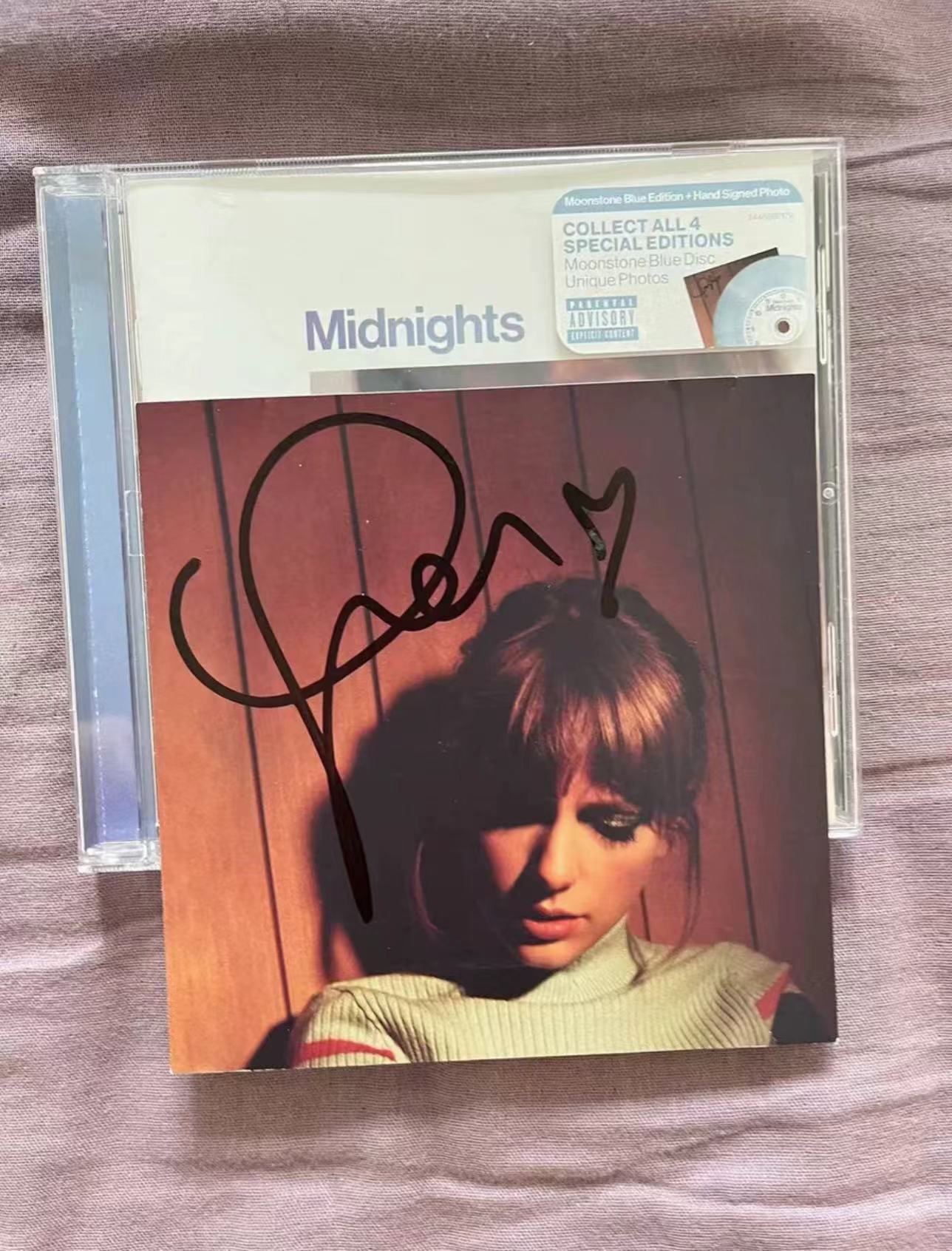 Taylor Swift - Midnights Blue Moon CD Signed 泰勒斯威夫特《午夜》藍月CD簽名版