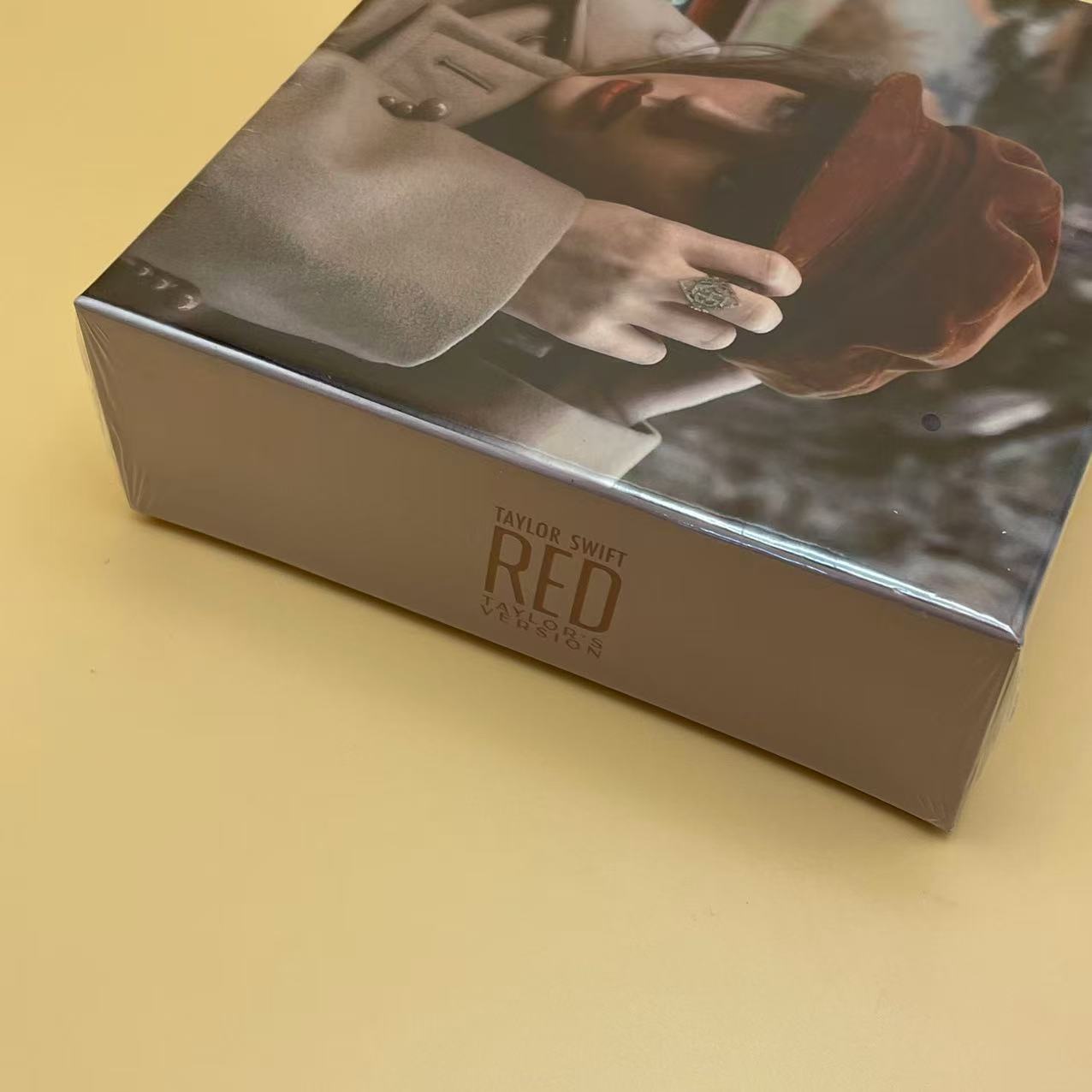 Taylor Swift - Red Puzzle Limited Edition