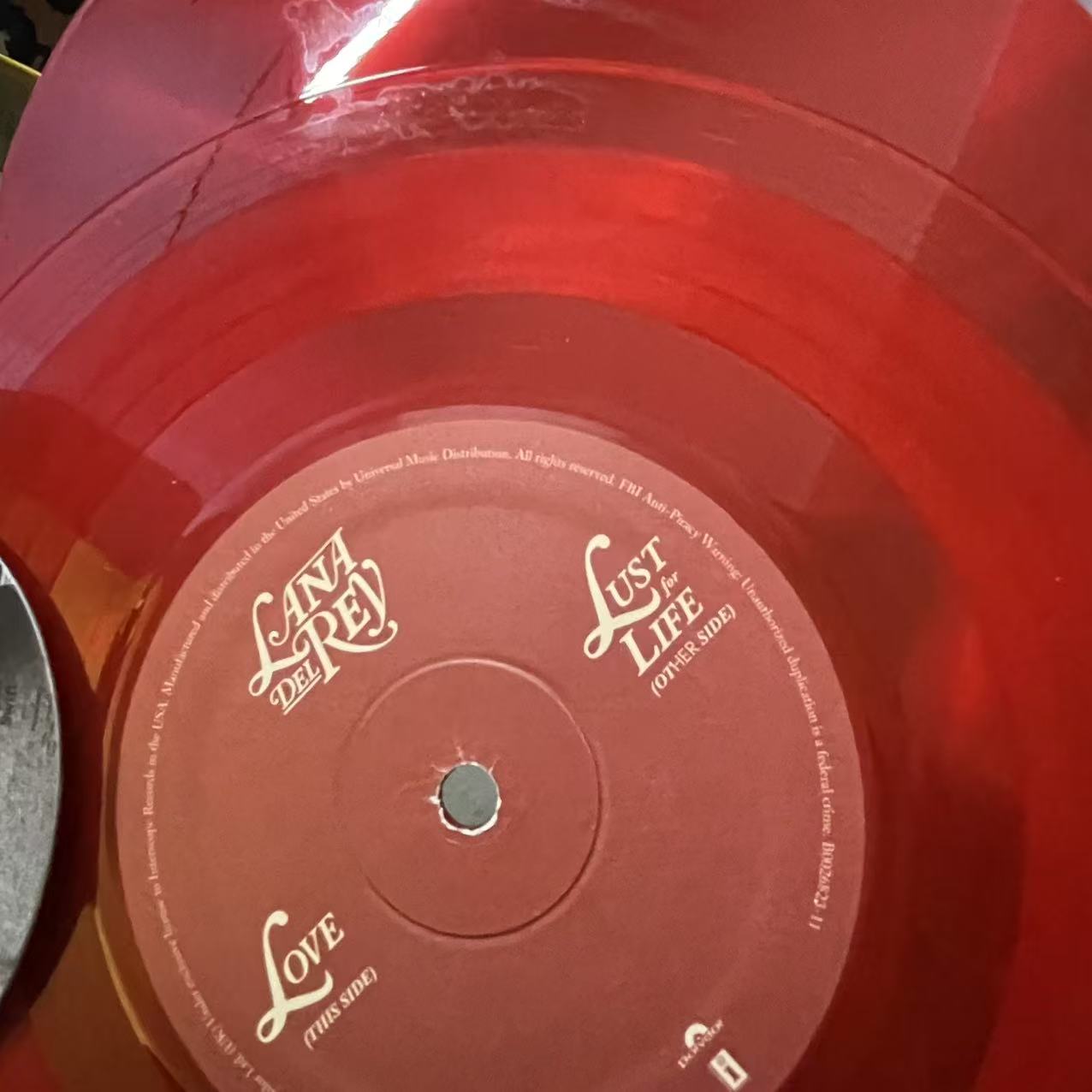 Lana Del Rey - Love / Lust For Life (Polydor, Interscope Records) 7", Shape, Single, Ltd, Red