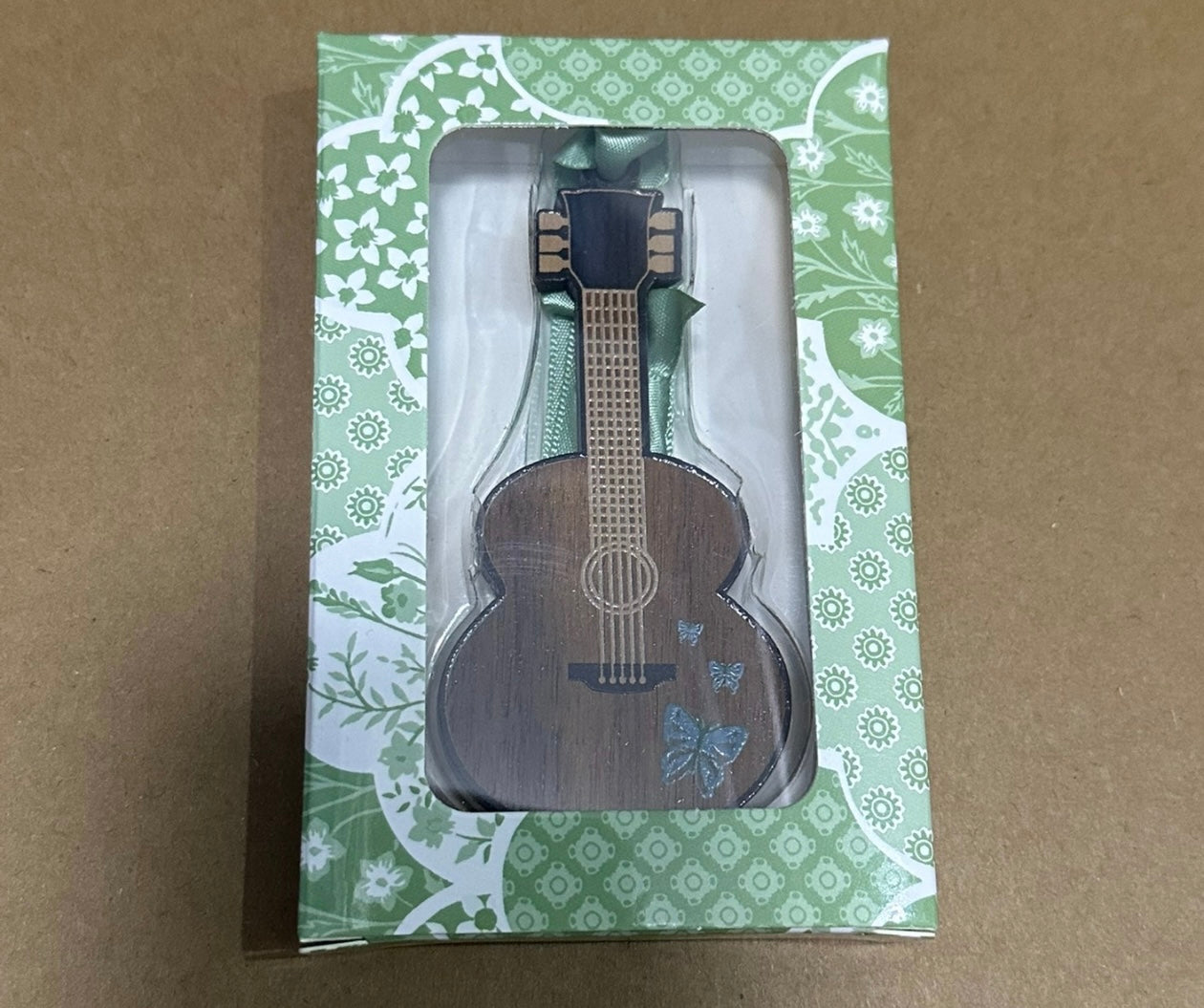 Taylor Swift Self-Titled Butterfly Guitar Ornament 泰勒斯威夫特 自名 專輯 蝴蝶 木吉他 掛飾