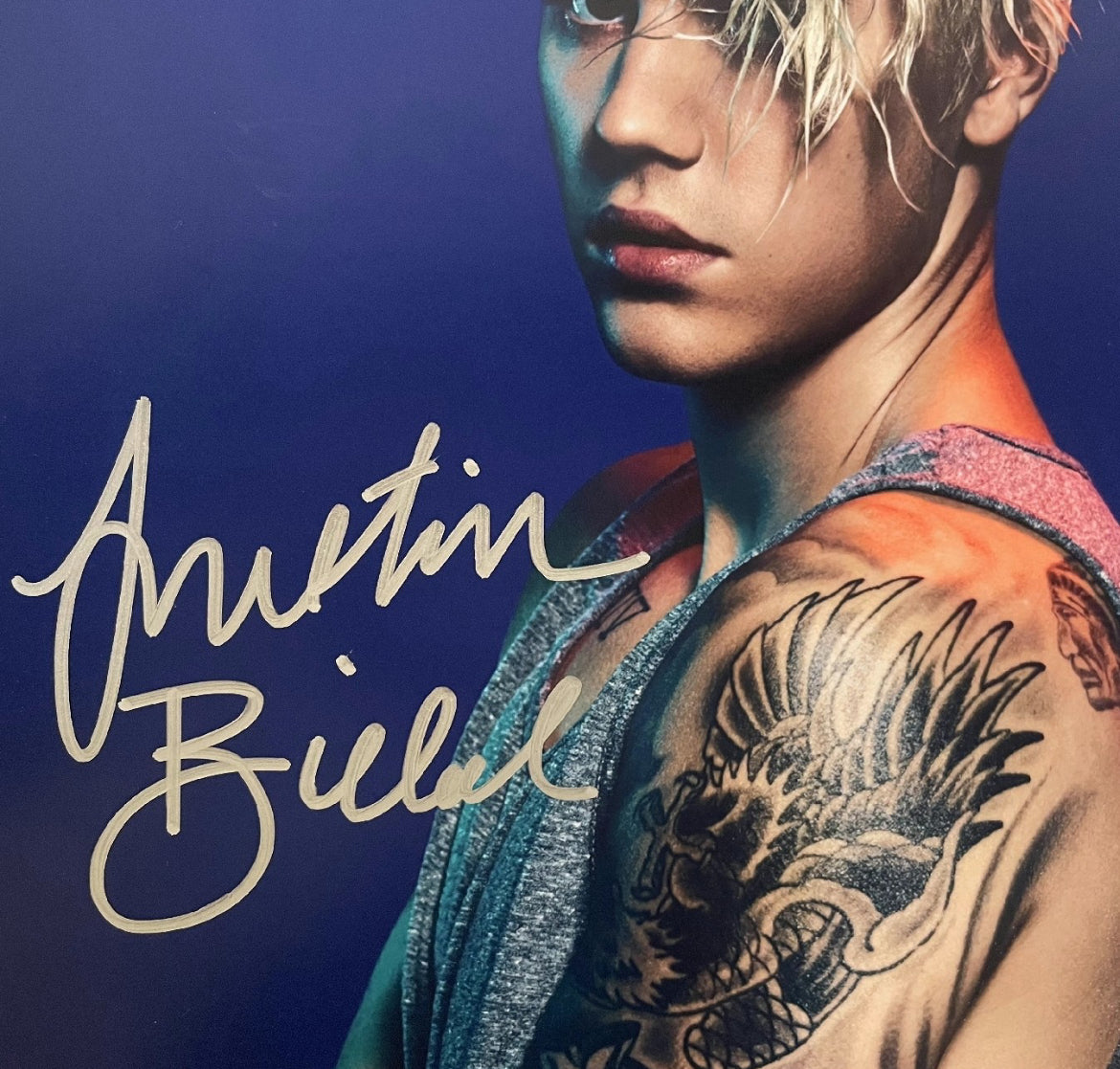 Justin Bieber - Signed Photo with COA 賈斯汀·比伯簽名照片附COA證書