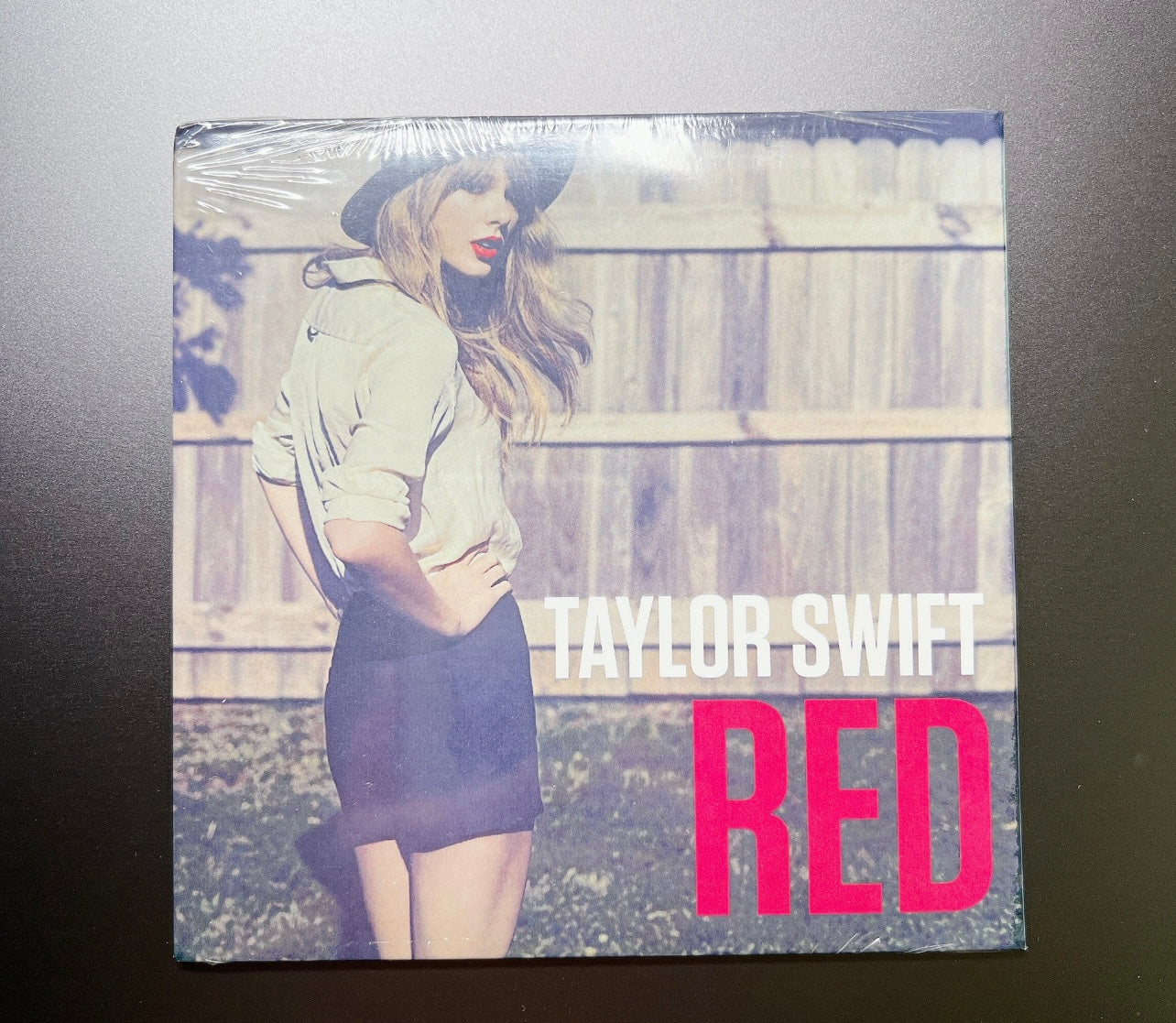 Taylor Swift - Red (编号1234) & Shake It Off CD Set