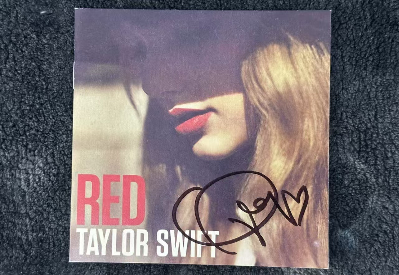 Taylor Swift - Red Original Signed Lyric Book, Mint Condition Taylor Swift《Red》原版簽名歌詞本，全新狀態