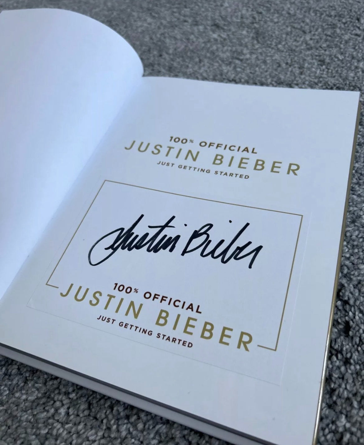 Justin Bieber - Just Getting Started Signed Book 賈斯汀·比伯《Just Getting Started》親筆簽名自傳