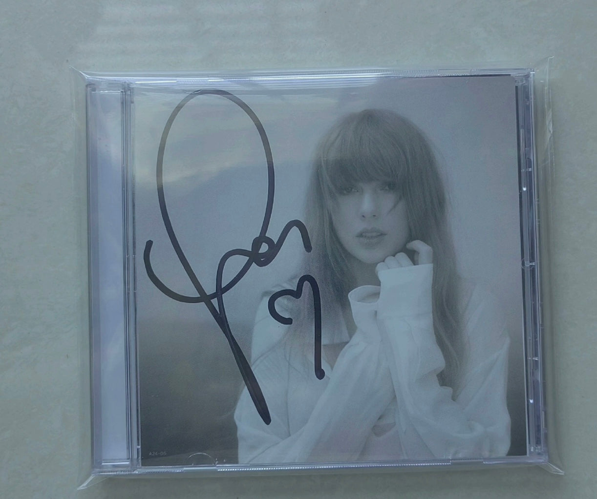 Taylor_Swift_TTPD_Signed_CD_US_Version