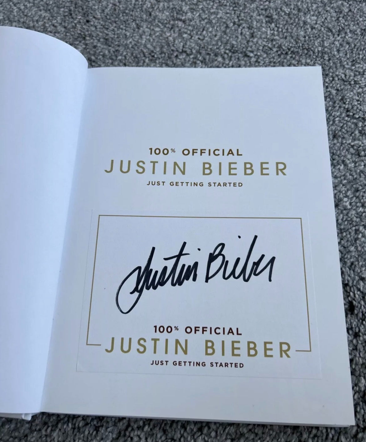 Justin Bieber - Just Getting Started Signed Book 賈斯汀·比伯《Just Getting Started》親筆簽名自傳