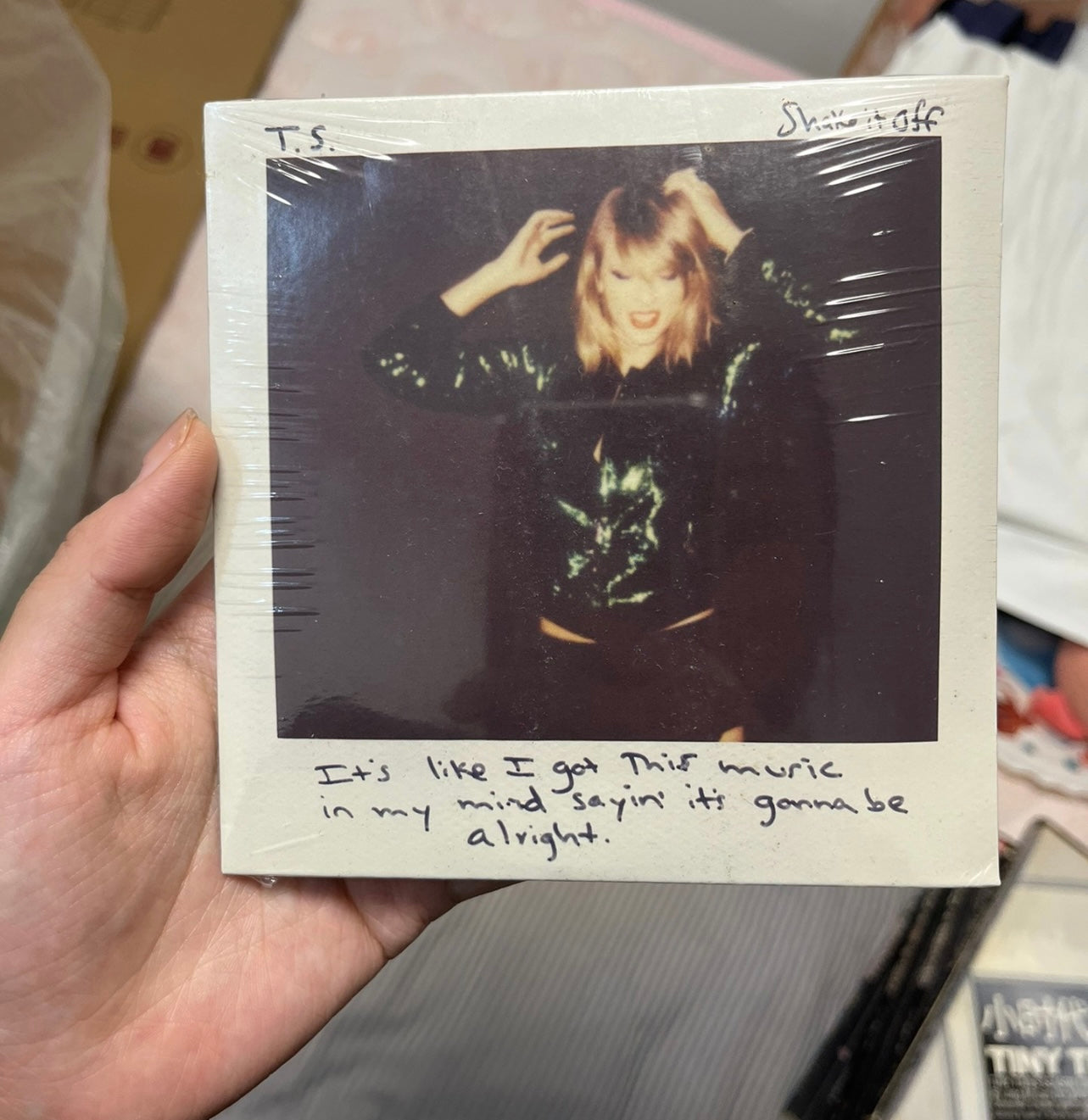 Taylor Swift - Shake It Off (Paper Card Single)