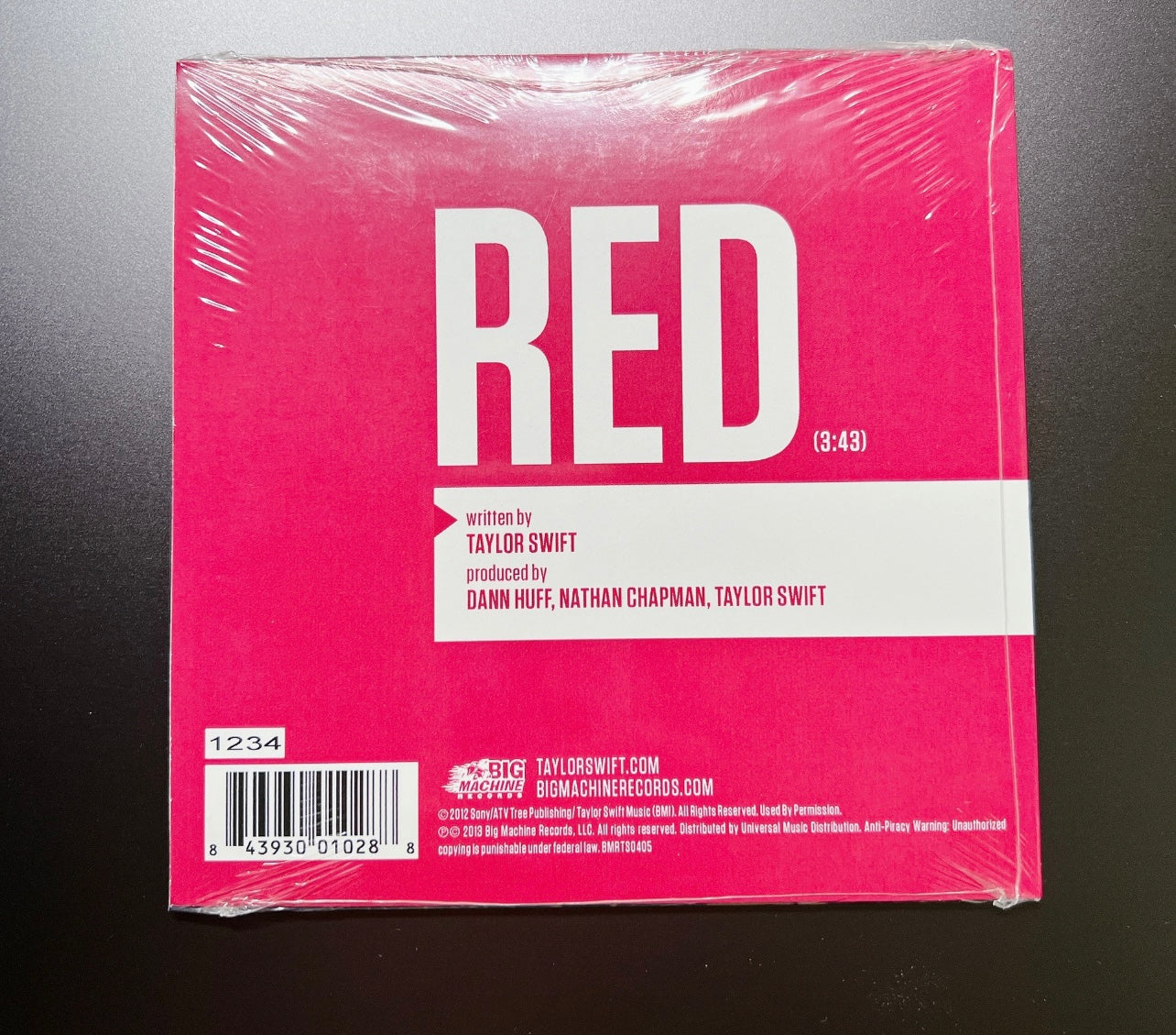 Taylor Swift - Red (编号1234) & Shake It Off CD Set