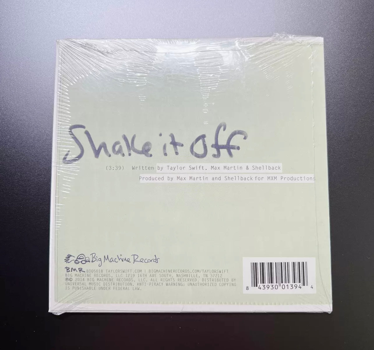 Taylor Swift - Red (编号1234) & Shake It Off CD Set