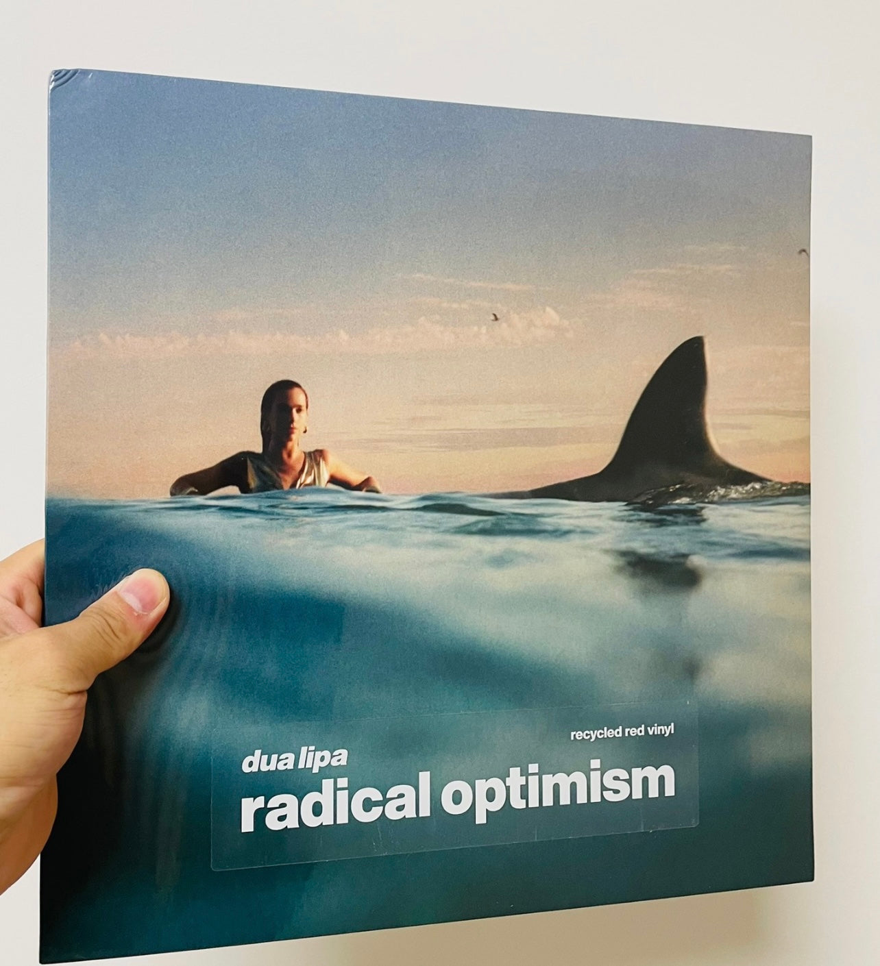 [JUST AS SHOWN]  嘻姐 Dua Lipa Radical Optimism 红胶唱片 – Dua Lipa Radical Optimism Red Vinyl Record