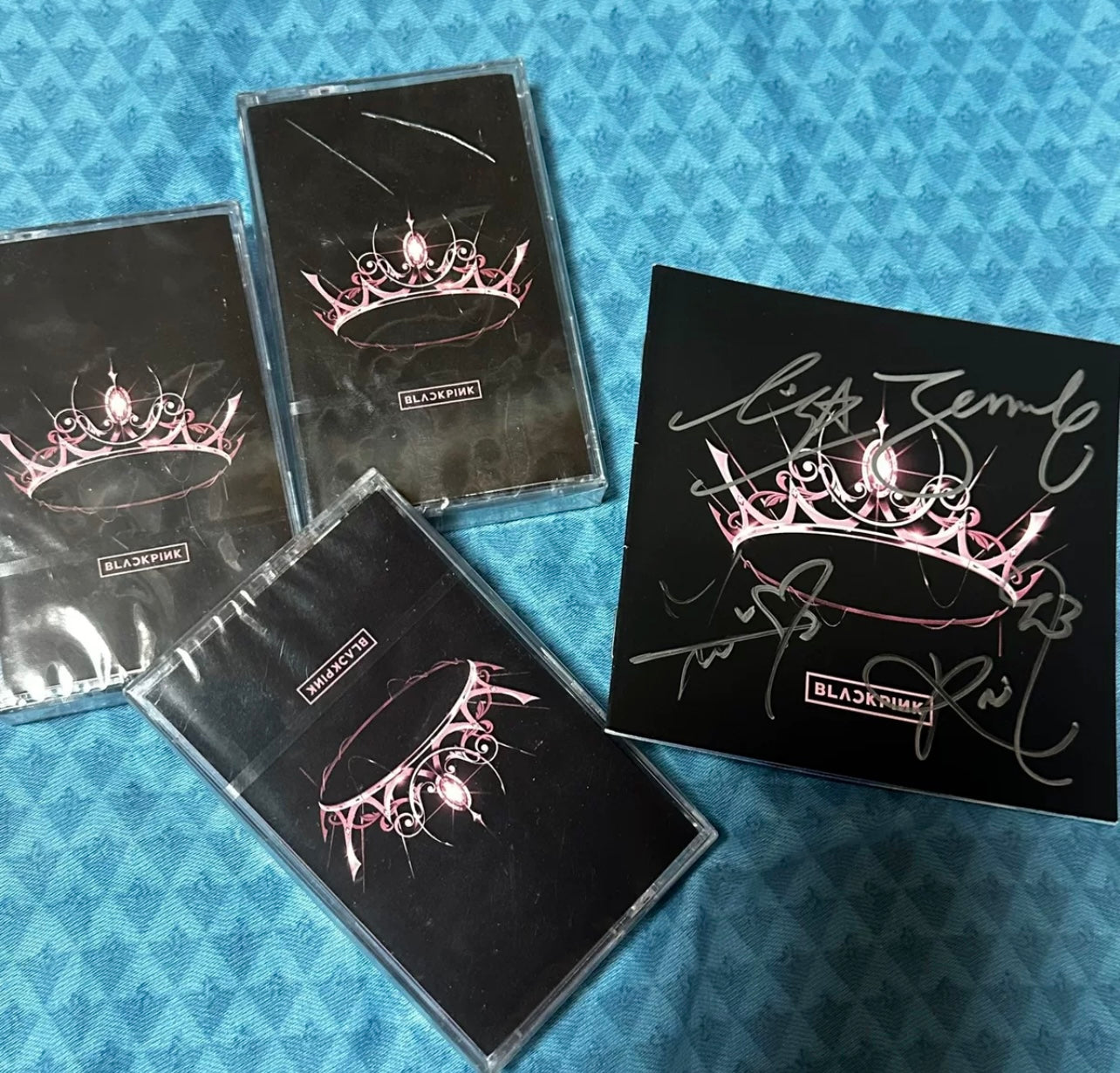 BLACKPINK 簽名專輯 + 三盒磁帶 BLACKPINK - The Album (Signed Album + 3 Cassette Tapes)