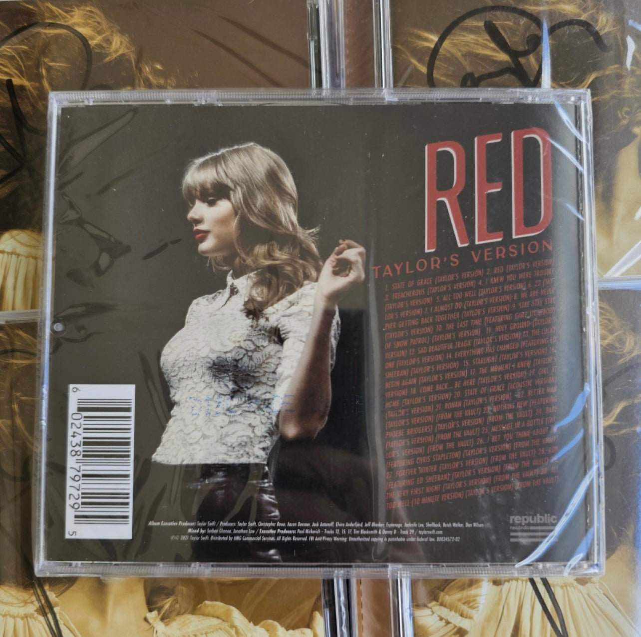 Taylor Swift Signed Red Album CD – Brand New, Sealed