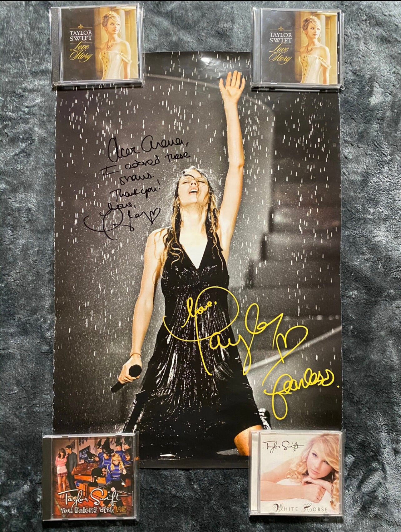 Taylor_Swift_Fearless_Tour_Signed_Poster_&_CDs