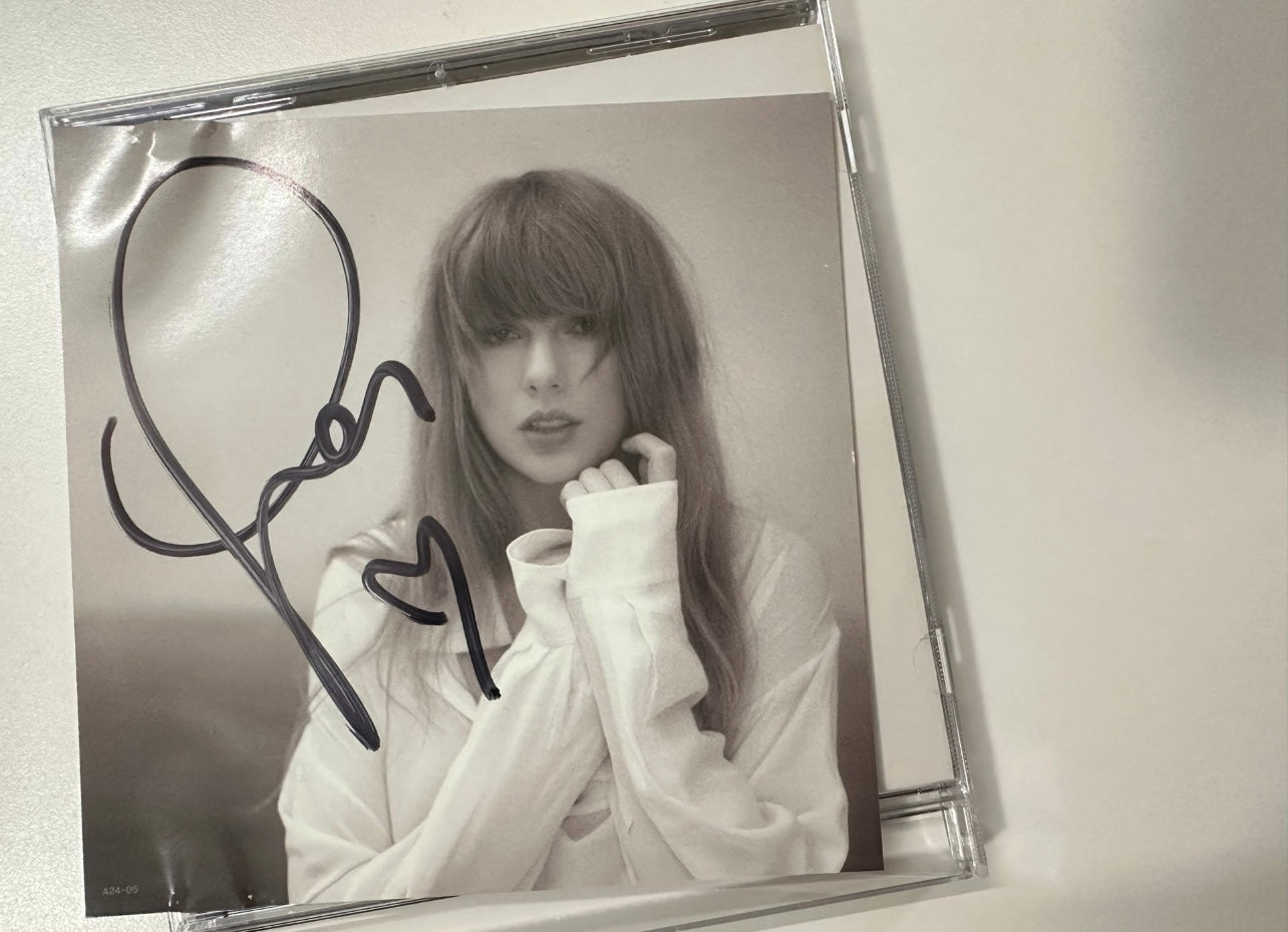 Taylor_Swift_TTPD_Signed_CD_US_Edition