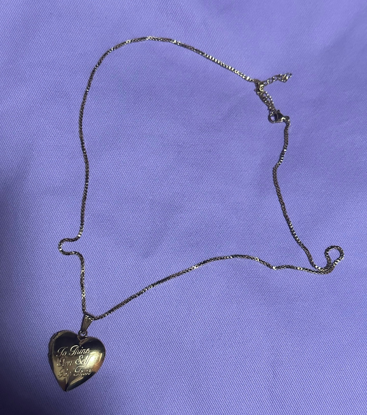 To Thine Own Self Be True Gold Necklace, Gold Heart Shaped Photo Locket Pendant 心形金項鏈，心形可放照片項鏈