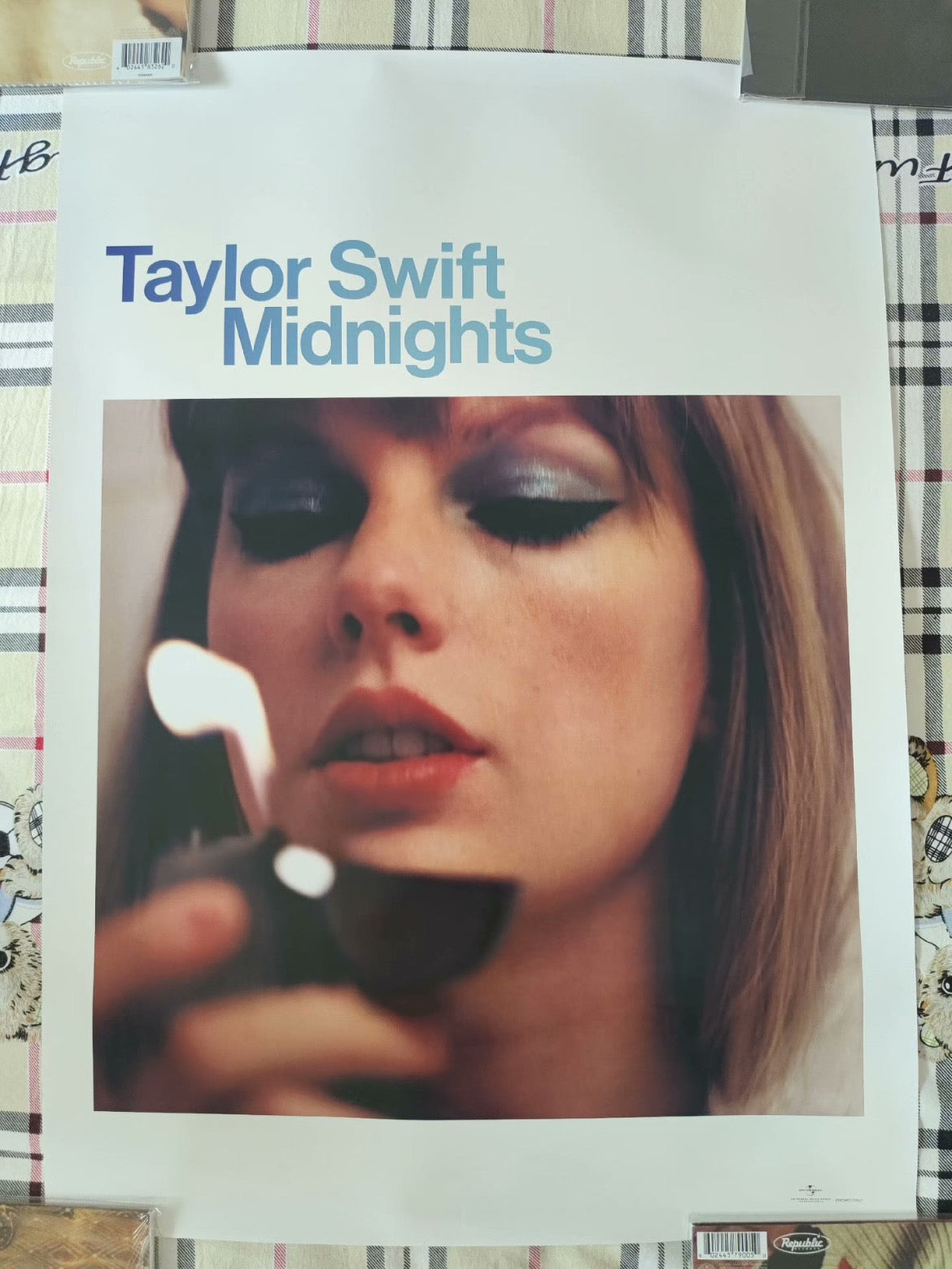 Taylor Swift - Midnights - Limited Edition Promotional Poster (No Damage) 泰勒·斯威夫特《Midnights》限量版推廣海報（無損）