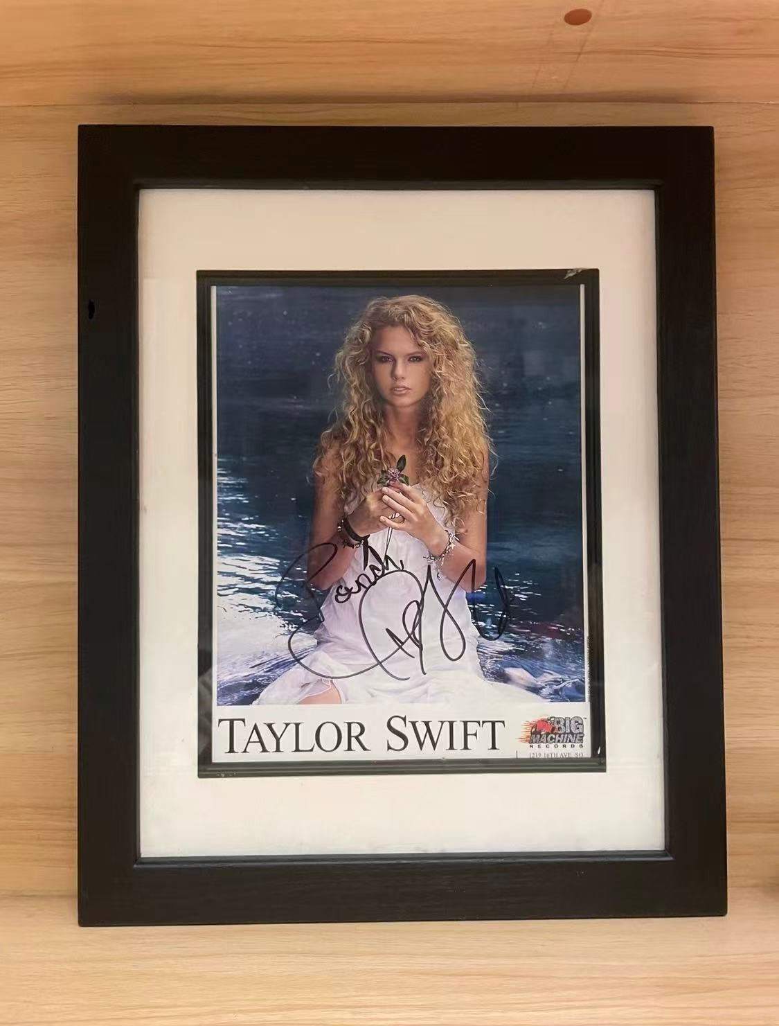 Taylor_Swift_Signed_Poster_Frames