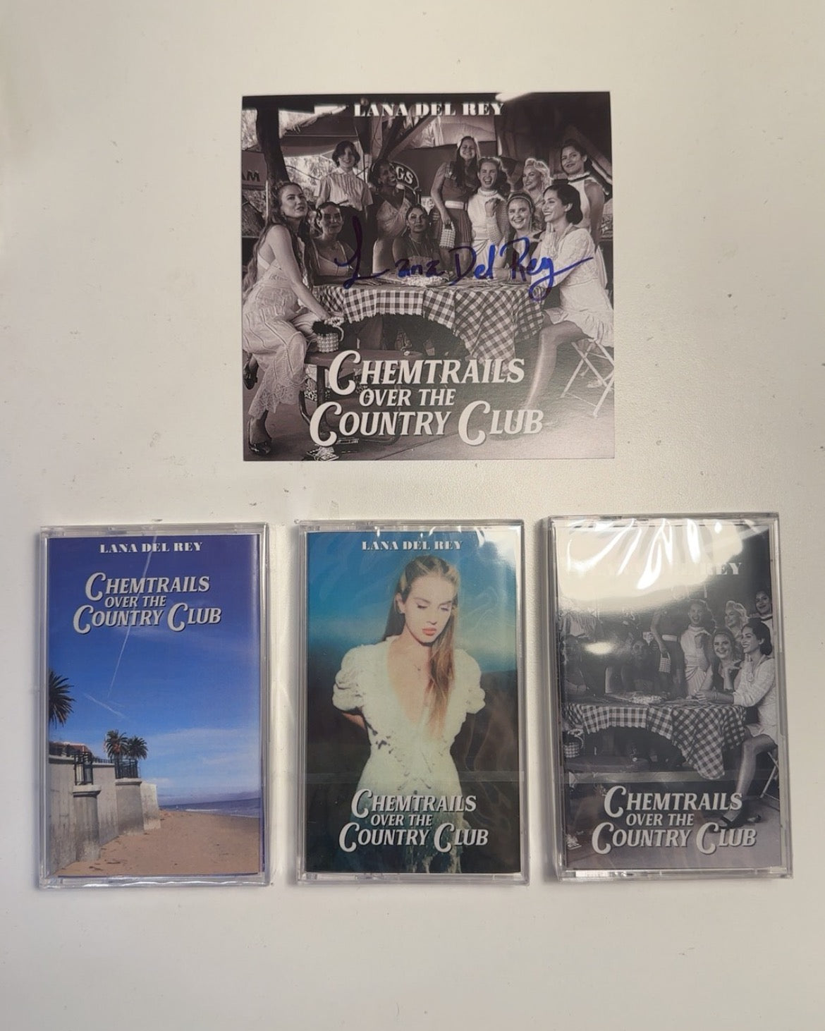 [THIS ONE] Lana Del Rey - Chemtrails Over the Country Club 3 Cassette Tapes + Signed Card, Sealed