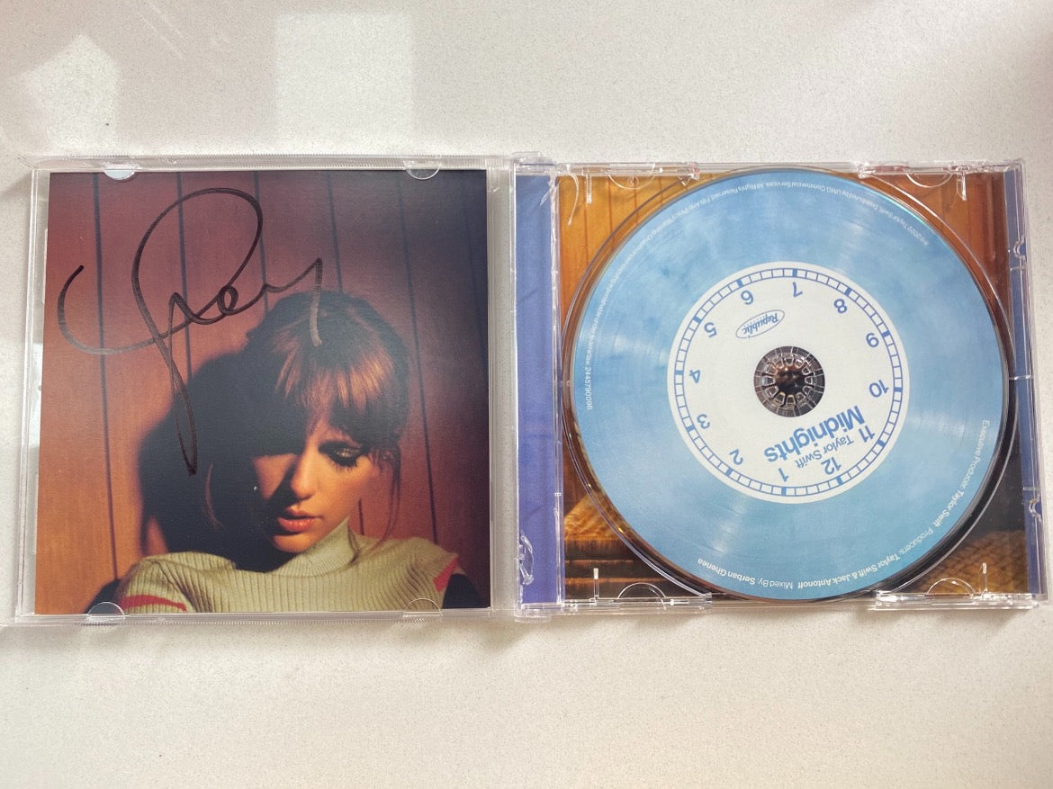 [WHAT YOU SEE] Taylor Swift Midnights Blue CD with Autograph