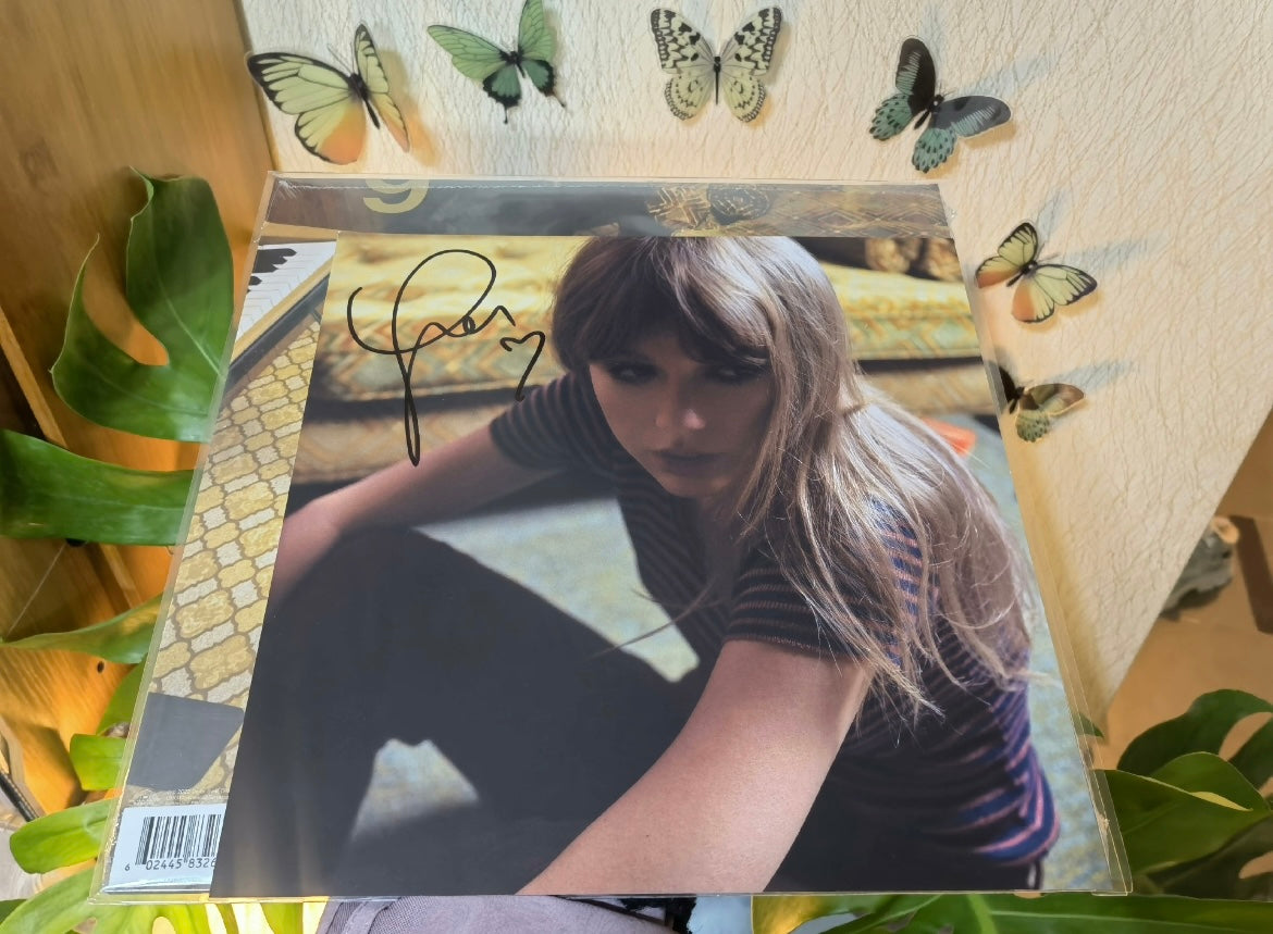 Taylor_Swift_Midnights_Signed_Mahogany_Vinyl_Limited_Edition