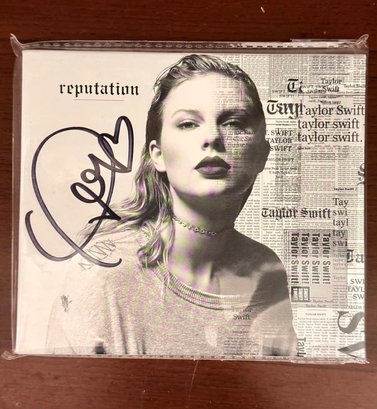 Taylor_Swift_Reputation_Signed_CD_Limited_Edition