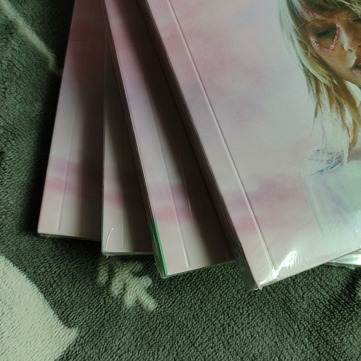 Taylor Swift Lover Deluxe Import Editions 1-4 (Brand New, Unopened) 泰勒絲《戀人》豪華引進版 1-4（全新未拆）