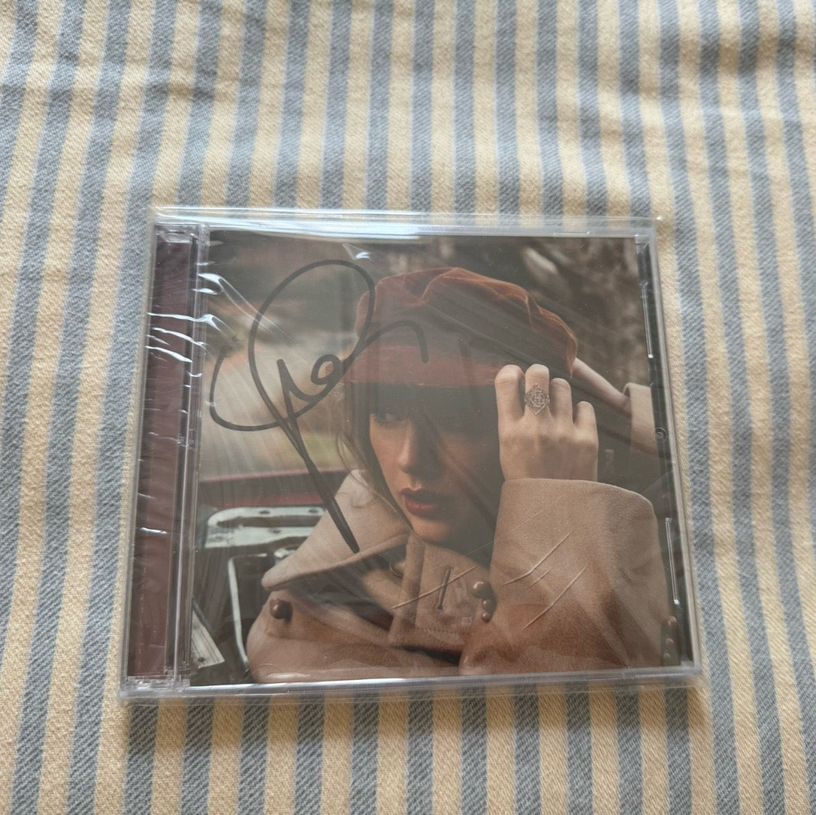 [WHAT YOU SEE] Taylor Swift Signed Red (Taylor’s Version) CD