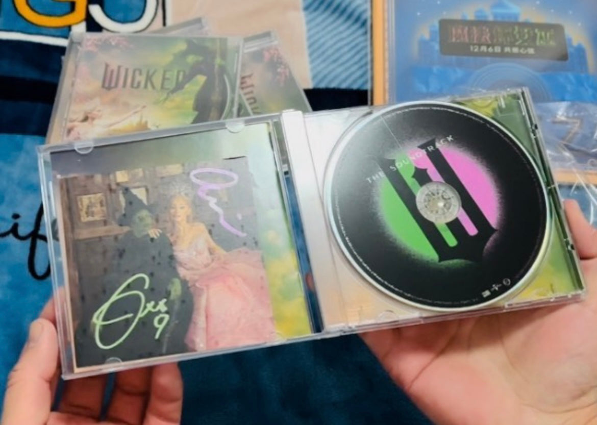 Ariana_Grande_Wicked_Soundtrack_Limited_Signed_CD