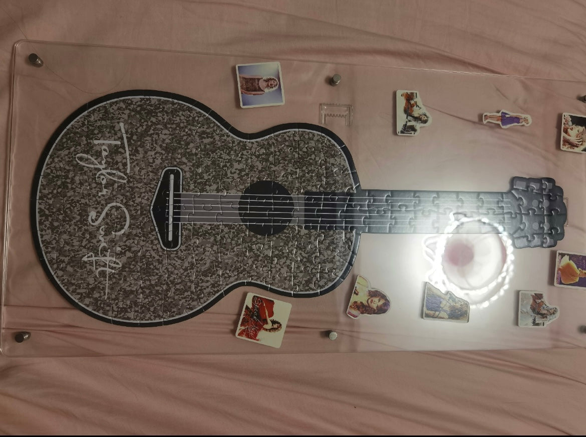 Taylor Swift – Official Guitar Puzzle Set with Stand