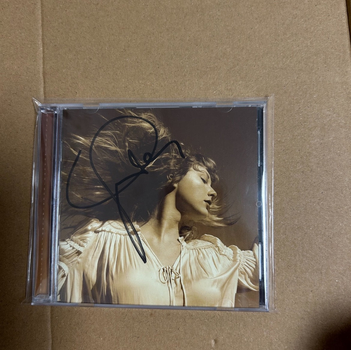 Taylor Swift Fearless (Re-recorded) Special Edition Signed CD 泰勒斯威夫特《無畏》重錄版特殊簽名CD