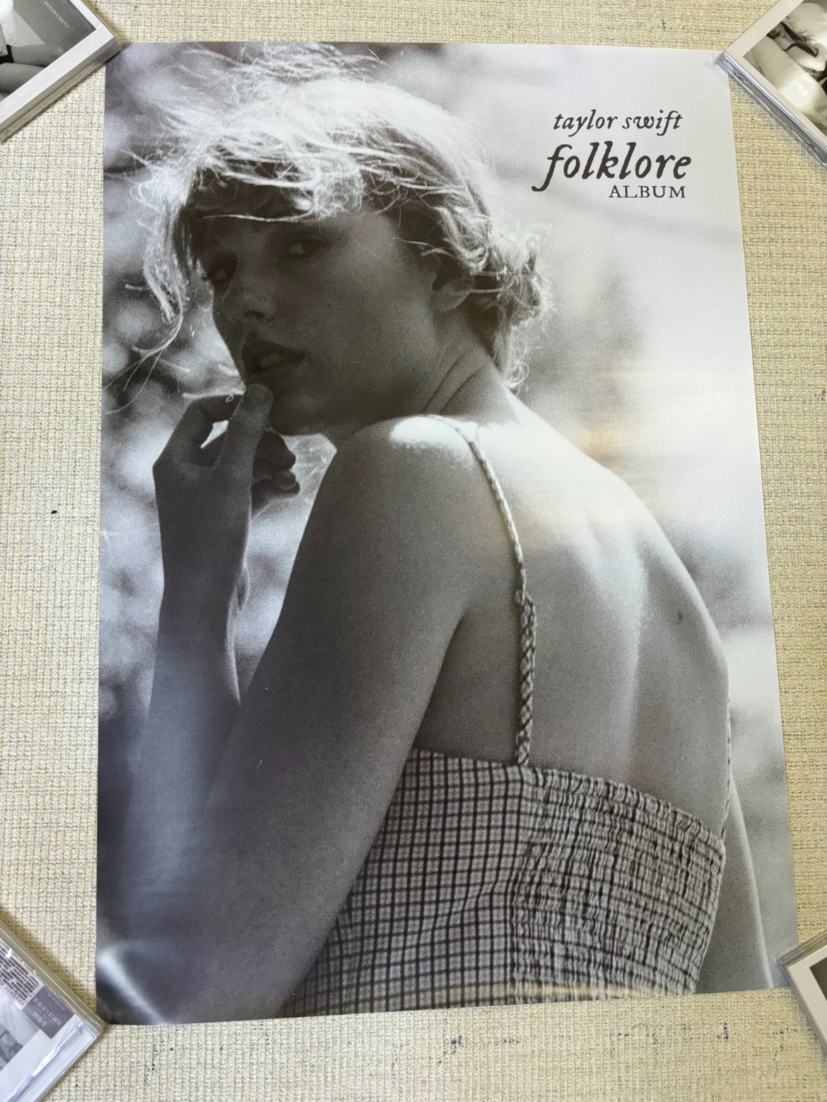 Taylor Swift Folklore LP Official Poster, imported limited edition, 52x76 cm. 泰勒·斯威夫特 Folklore LP 官方海報，進口限量版，52x76 cm。