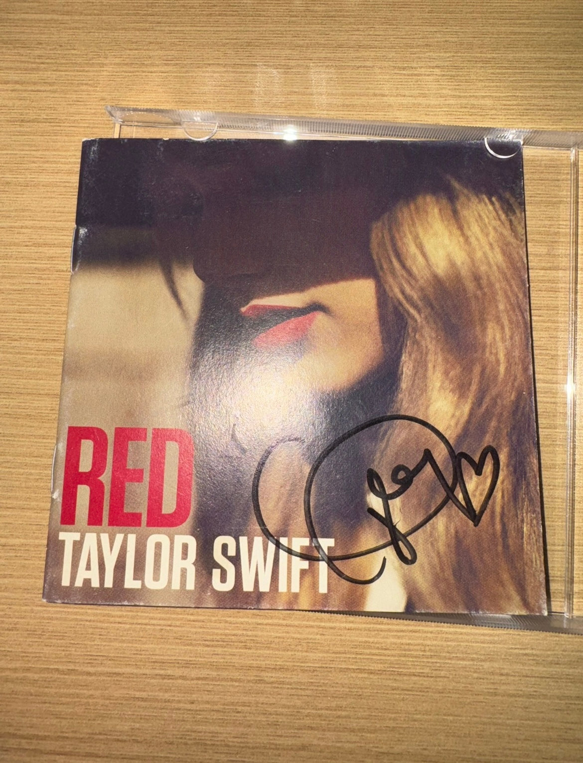 Taylor_Swift_Red_Signed_Display_Original