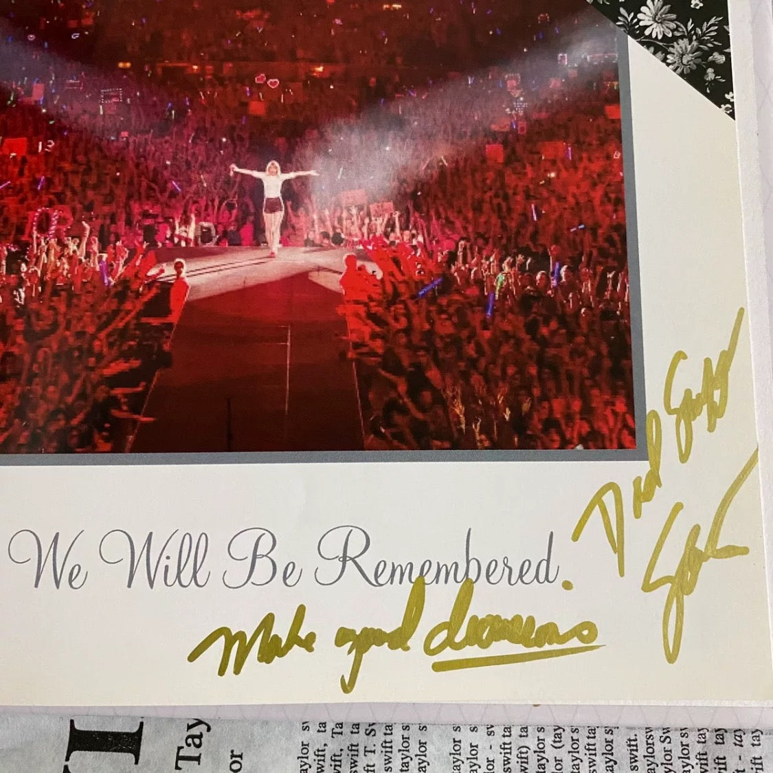 Taylor Swift – Club Red Signed Photo Album