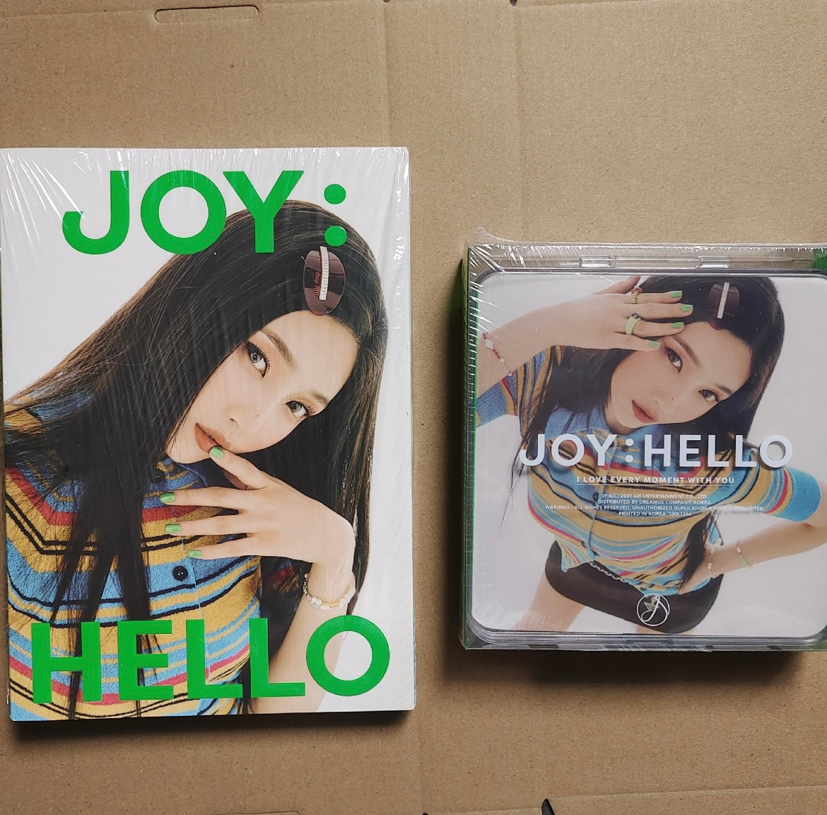 Red Velvet – Joy: Hello Photobook & Photocard Set (2 Versions Bundle)