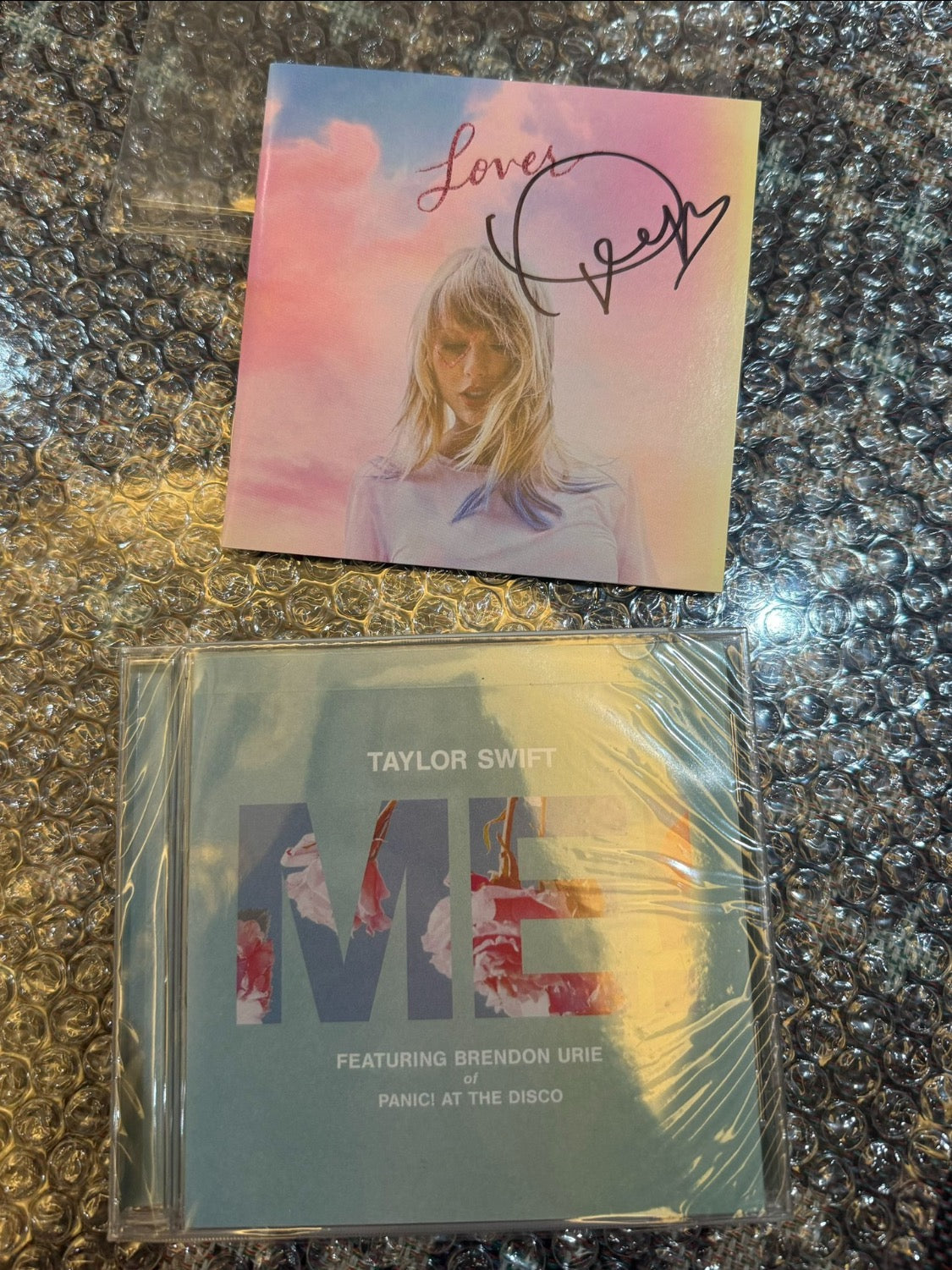 Taylor Swift – “Lover” Autographed Booklet