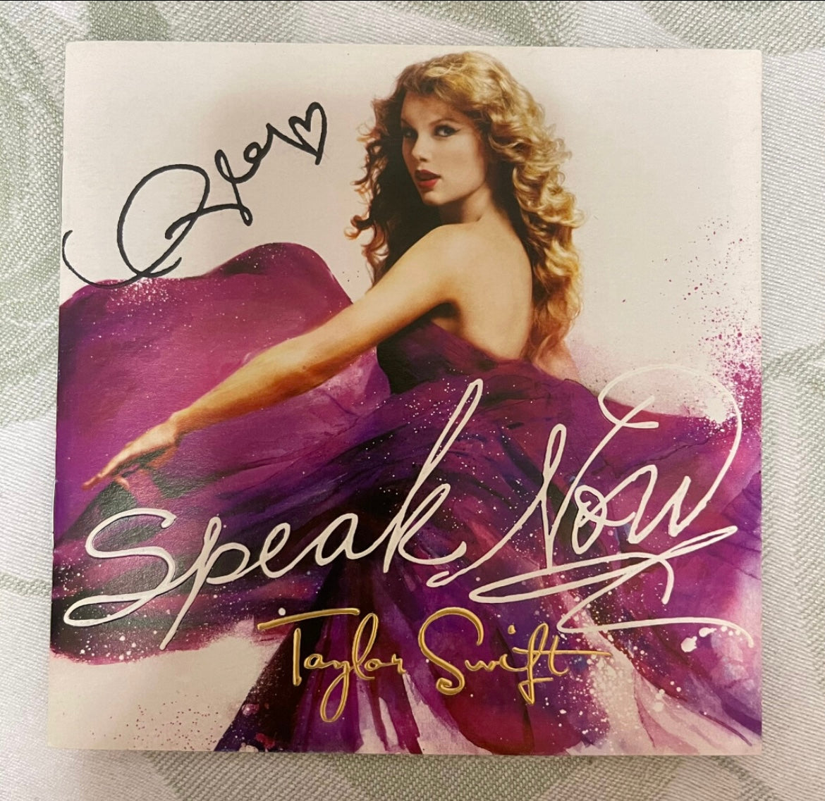 Taylor Swift Speak Now Signed Lyric Book Edition 泰勒·斯威夫特《Speak Now》簽名歌詞本特別版