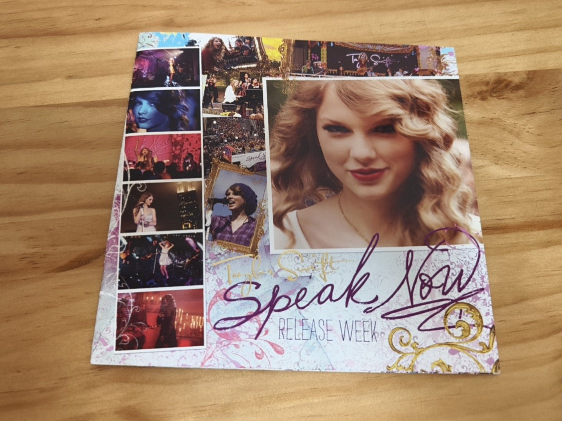 Taylor Swift – Speak Now Release Week Official Booklet