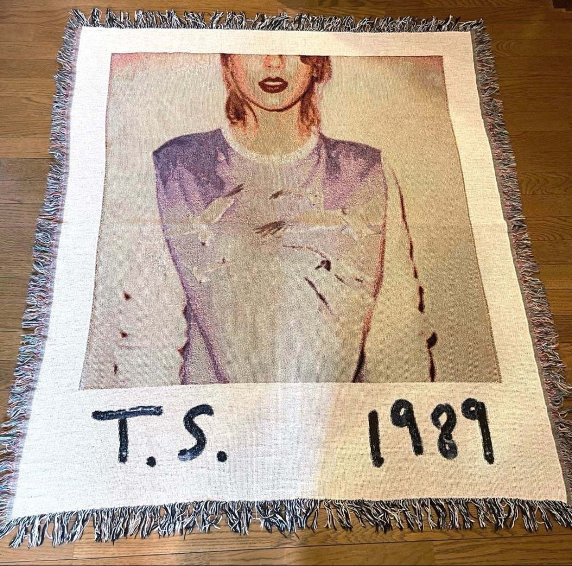 Taylor_Swift_Official_Blanket_Original_Vintage_1989_Edition