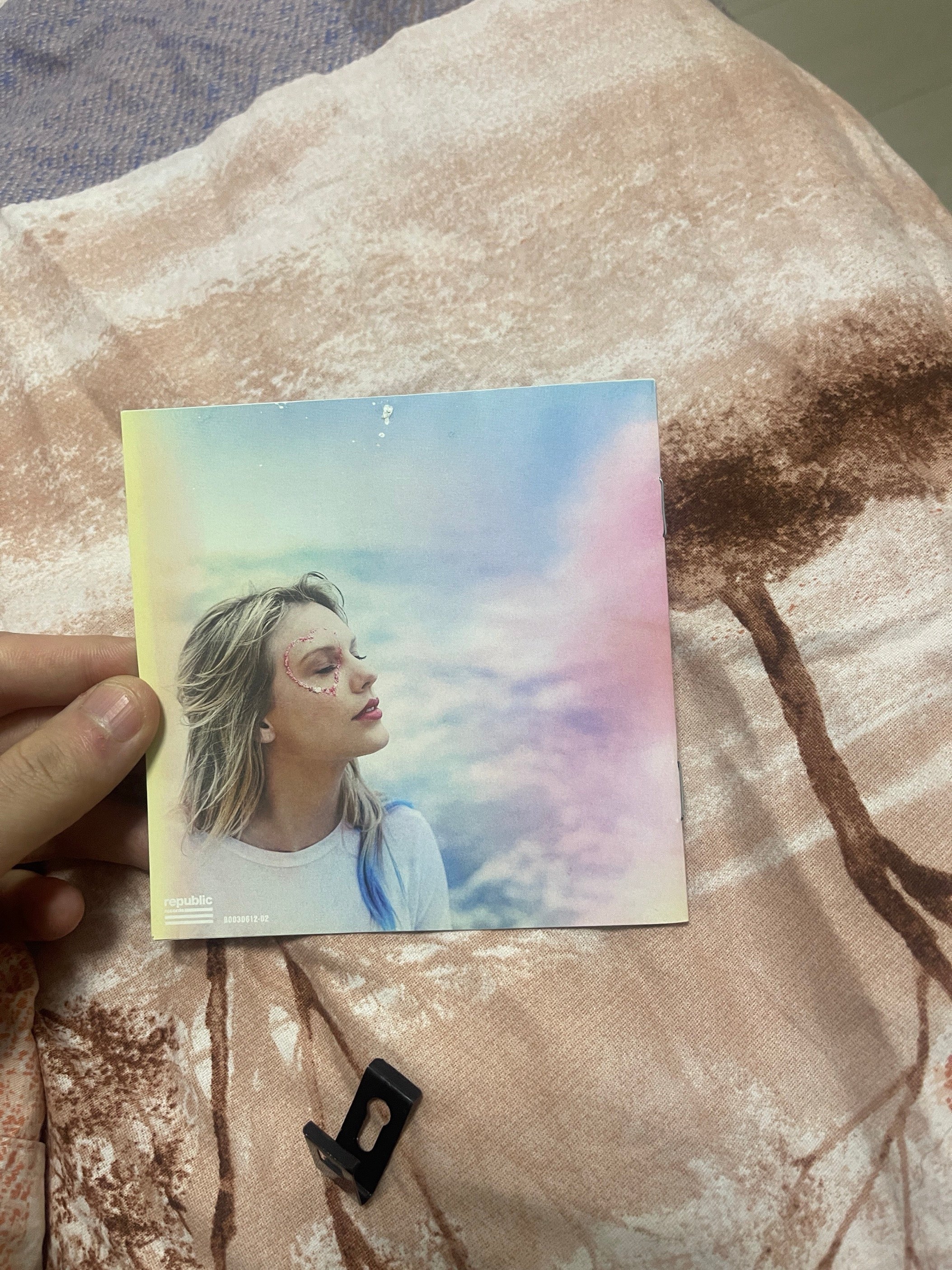 Taylor Swift - Lover, signed with some flaws, detailed photos available