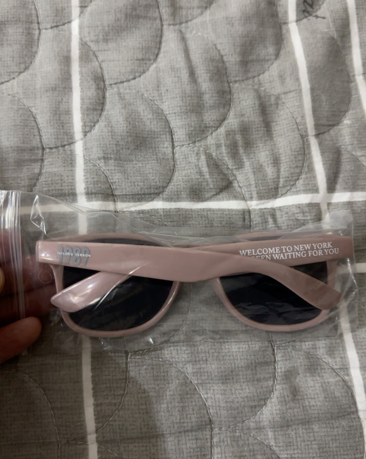 Taylor Swift TS Welcome To New York Sunglasses and Case泰勒斯威夫特特霧歡迎來紐約墨鏡與皮套