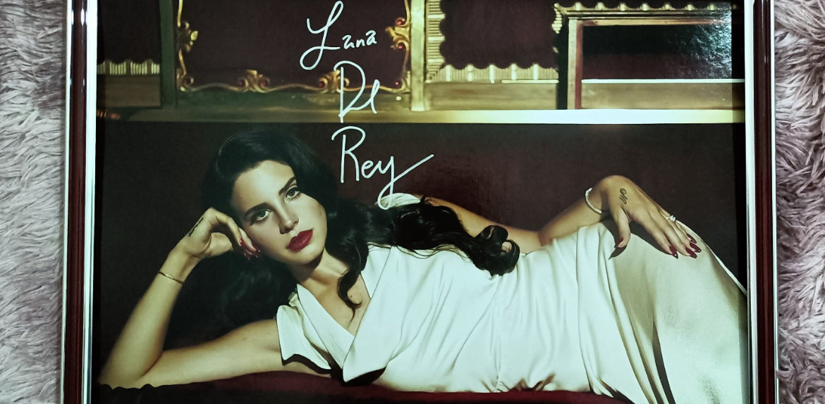 Lana Del Rey - Signed Poster with Frame Lana Del Rey - 簽名海報，帶相框