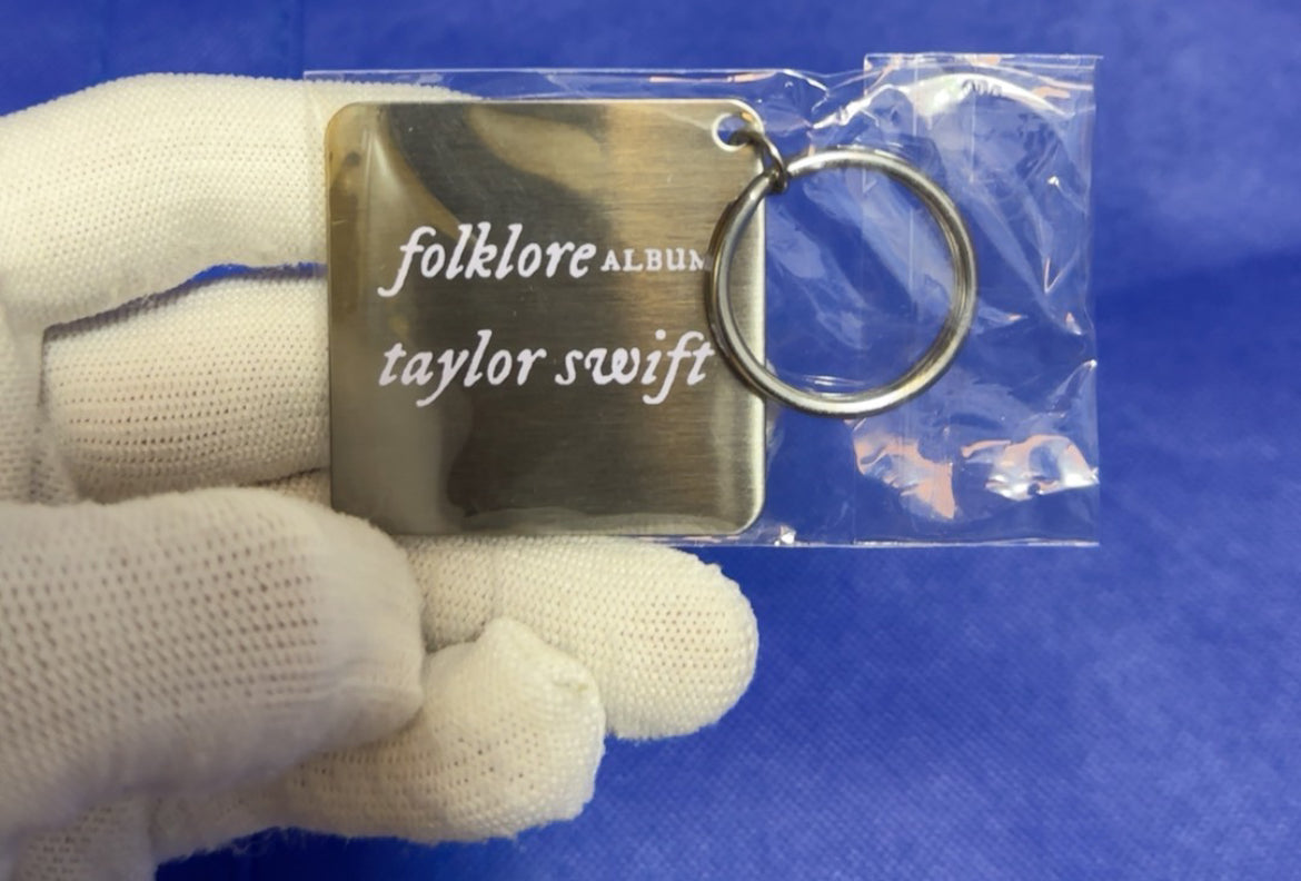 Taylor Swift Folklore Album Metal Keychain 泰勒斯威夫特民谣时期金屬钥匙扣