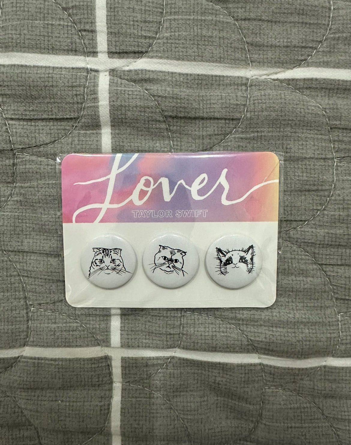 Taylor Swift Lover Olivia & Meredith Pin Set 泰勒斯威夫特Lover Olivia & Meredith貓咪徽章套裝。