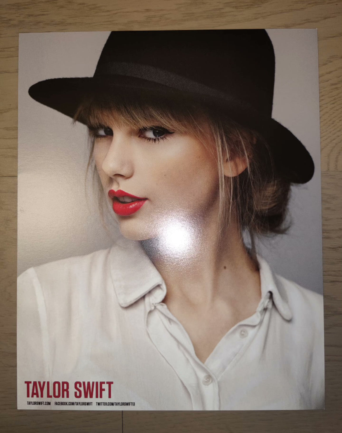 Taylor Swift RED Small Poster  Taylor Swift folklore時期官網海報綠地海報