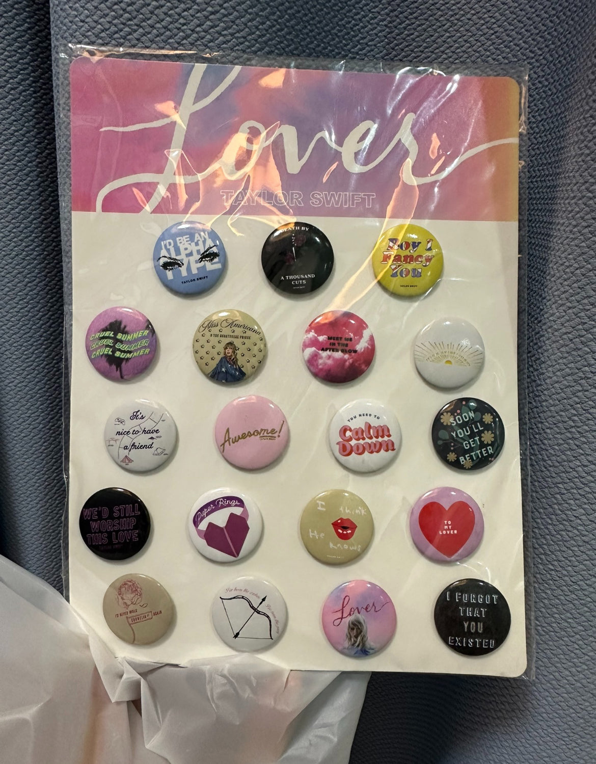 Taylor Swift Lover Album Tracklist 19 Button Pin Set 泰勒斯威夫特黴黴Lover時期官網周邊19件套徽章，現貨全新